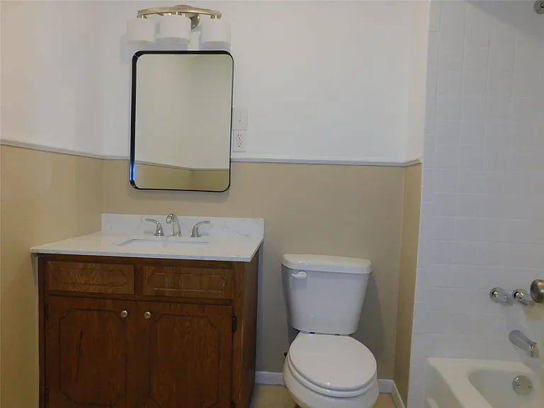 2445 Eastbrook Dr — Photo 20