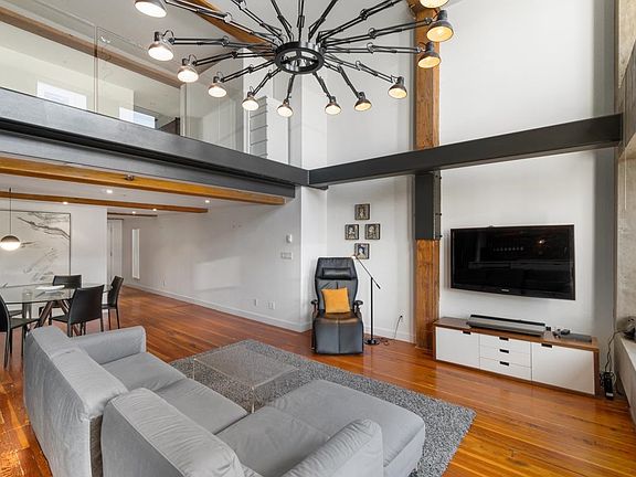 5th image of 528 Beatty St #503