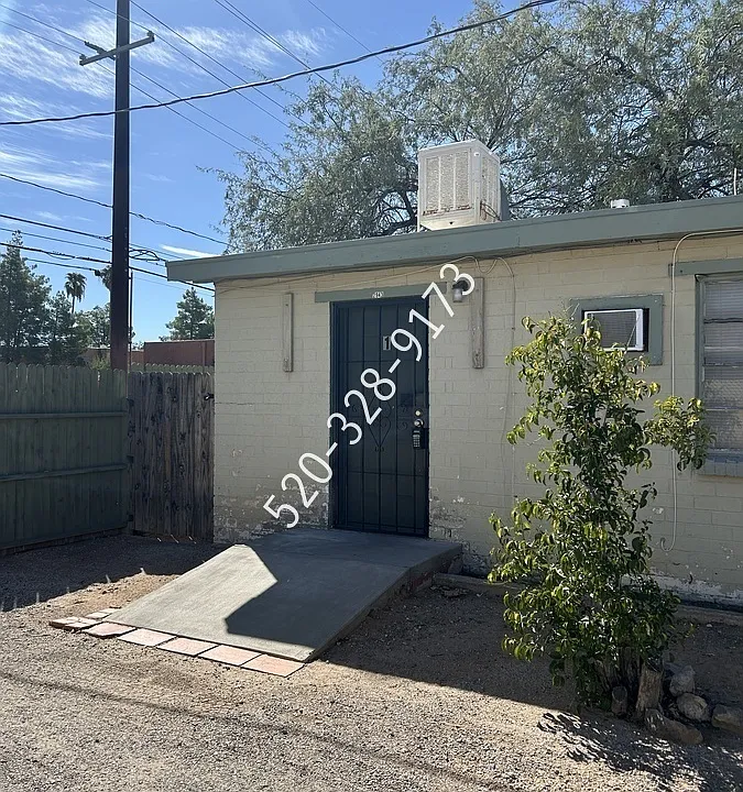 2943 N Alvernon Way #1