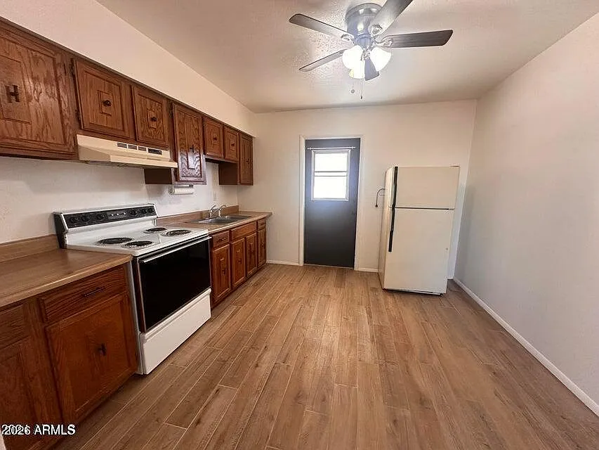 2 bed, 1.0 bath, 783 sqft, $1,350 — Photo 2