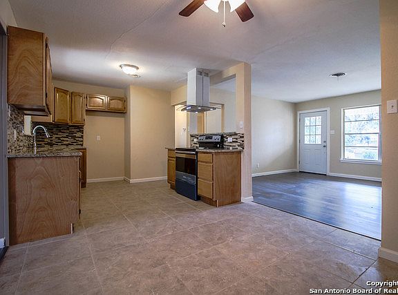 3rd image of 1910 Odessa Dr