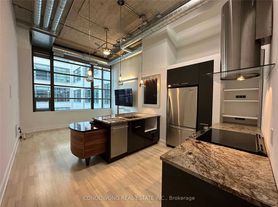 637 Lake Shore Blvd W