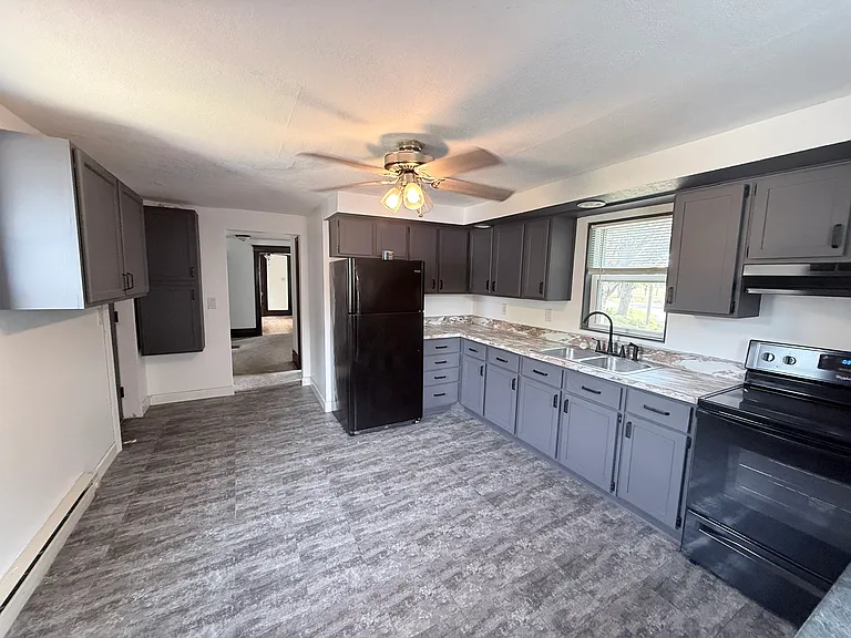 741 Elgin St #1 — Photo 3