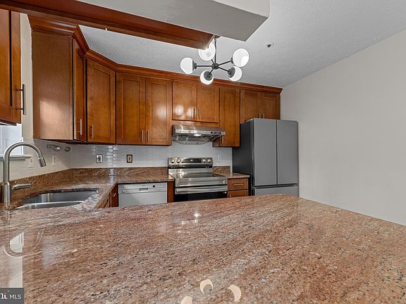 5th image of 348 Lindera Ct