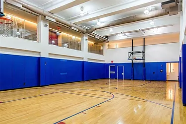 Rented by R New York