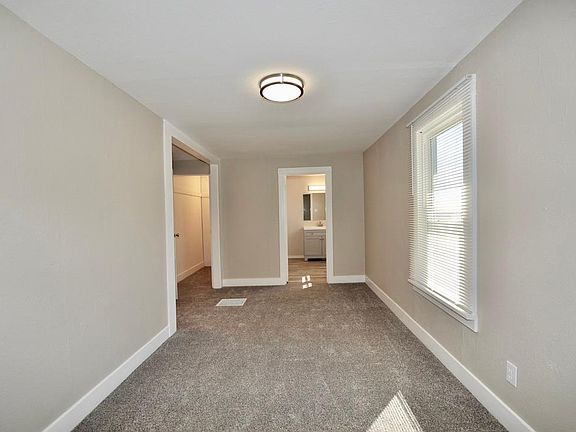 4th image of 804 W Orchard Ave