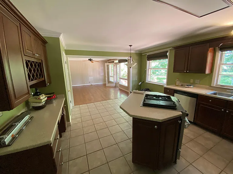 518 Huckleberry Rd — Photo 4