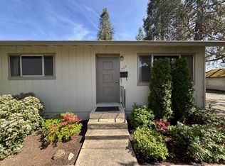 323 NE C St, Grants Pass, OR 97526