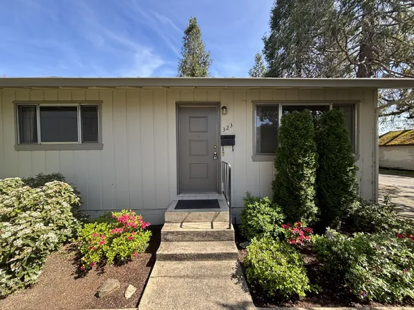 323 NE C St, Grants Pass, OR 97526