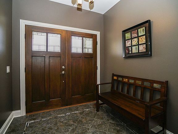 3rd image of 254 Greenway Cir