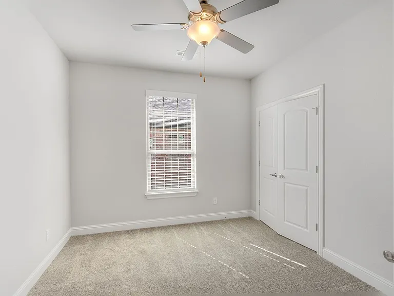 500 Piper Ln — Photo 24