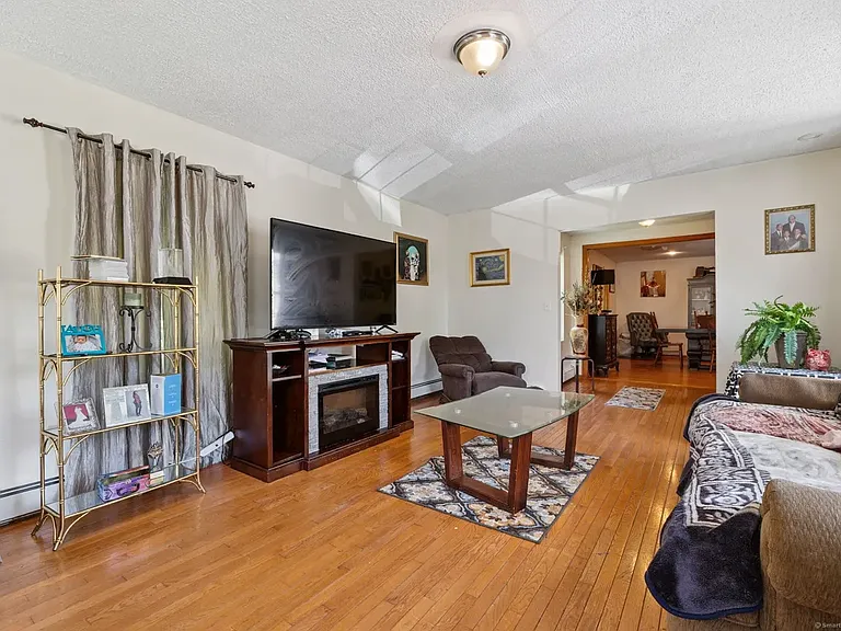 2 Sandra Dr — Photo 10