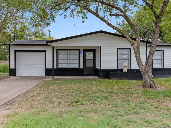 1519 E Corpus Christi, Beeville, TX 78102