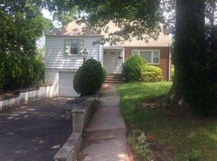 39 W Tryon Ave, Teaneck, NJ 07666