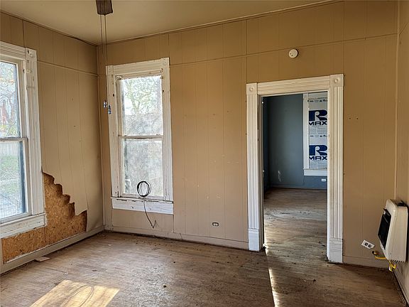 5th image of 900 W Sears St