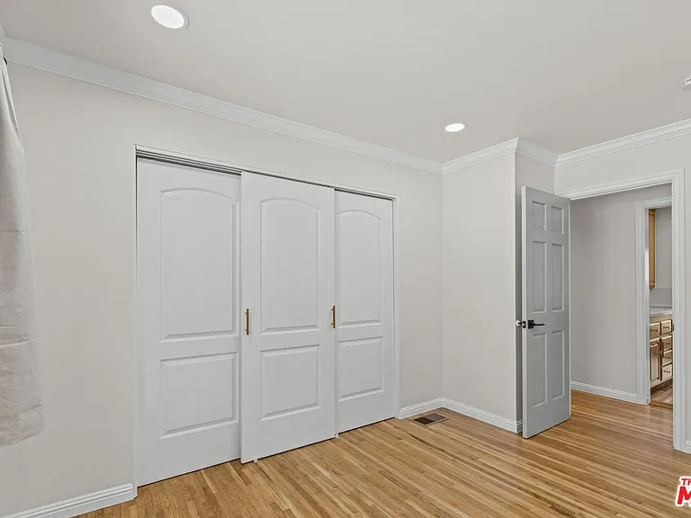 7212 W 91st St — Photo 12