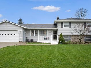 617 Lancashire Dr, Sturgis, MI 49091