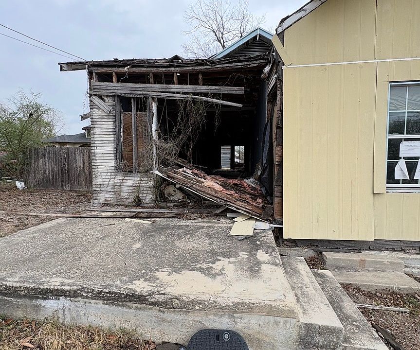 2nd image of 335 W HARDING BLVD
