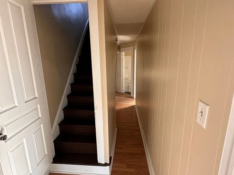 121 N State St — Photo 9