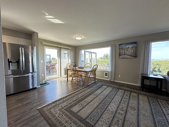 5th image of 353 Sand Dune Ave SW