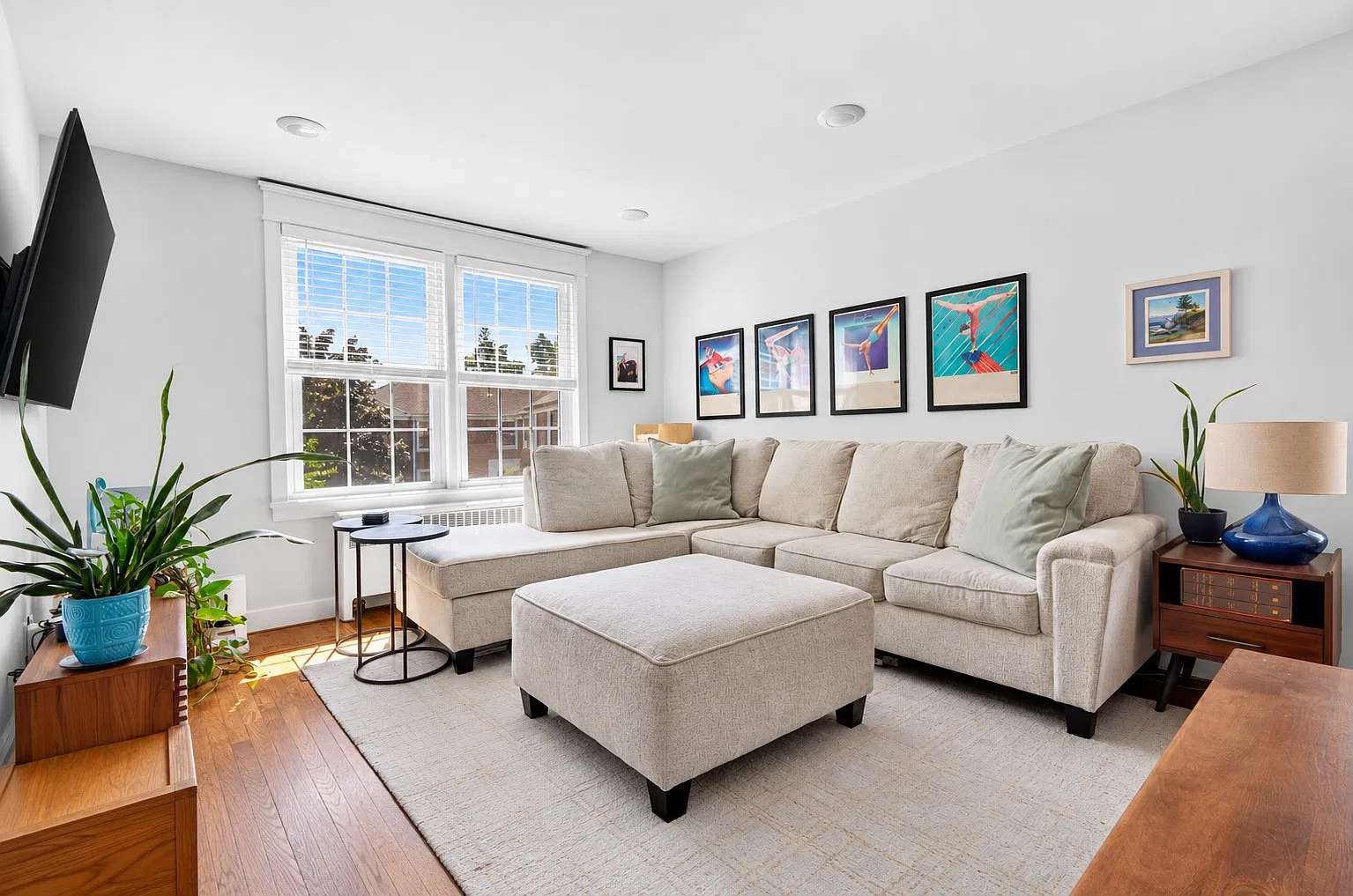2 bed, 912 sqft, $3,500 — Photo 1