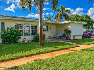 230 Country Ln APT B, Boynton Beach, FL 33435