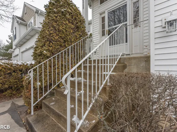 2088 Orchard Ln, Carpentersville, IL 60110