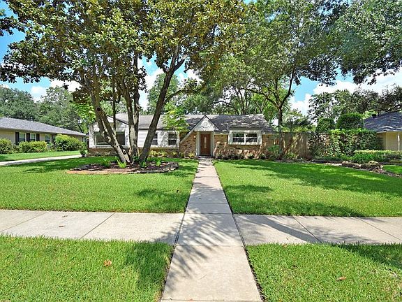 2nd image of 15906 Acapulco Dr