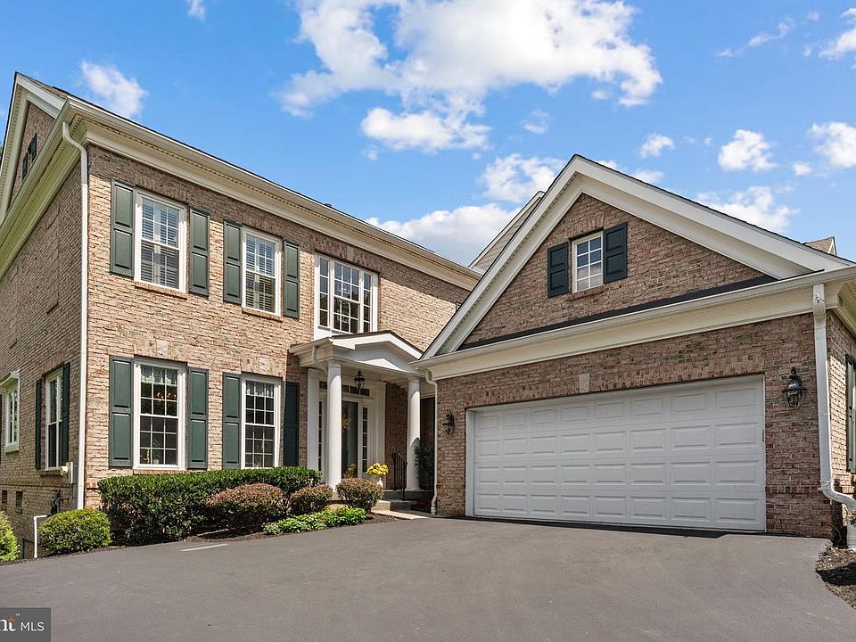 1st image of 121 Camelot Ln