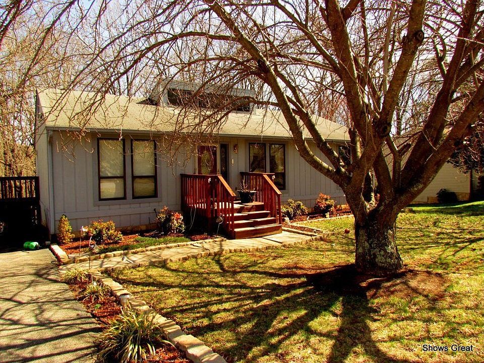 For Sale: 2039 Elizabeth DR, Vinton, Virginia 24179