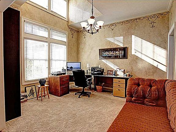 3rd image of 2667 Stonebridge Dr