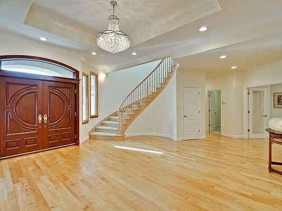 3rd image of 21831 San Fernando Ave