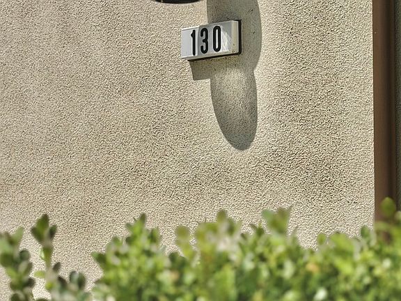 5th image of 130 Greenleaf Dr
