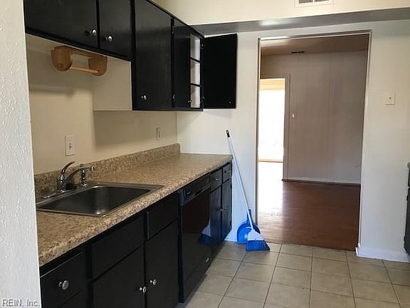 2nd image of 613 Charles Ct