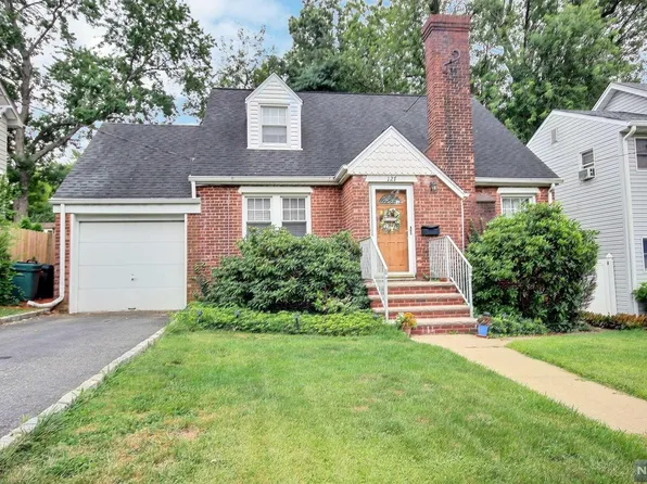 127 E Madison Ave, Dumont, NJ 07628