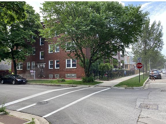 2nd image of 1753 W Catalpa Ave #3