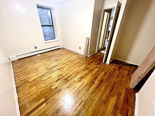 2nd image of 1228 Shakespeare Ave #1C