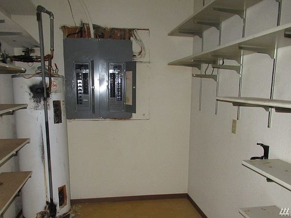 4th image of 1019 Camas St