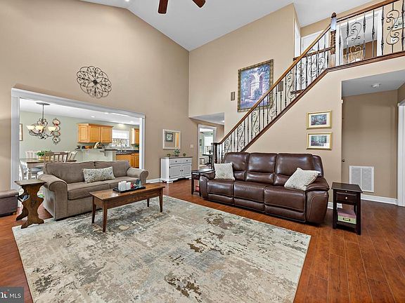 4th image of 4 Springate Ct