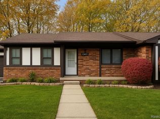 29413 Timberwood Ln, Southfield, MI 48034