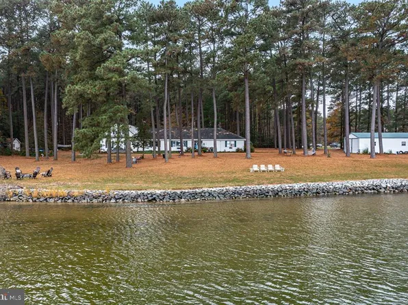 405 Courtney Ln, Callao, VA 22435