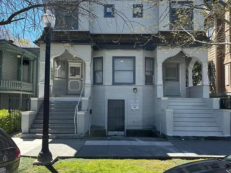 1106 E St #2 — Photo 3