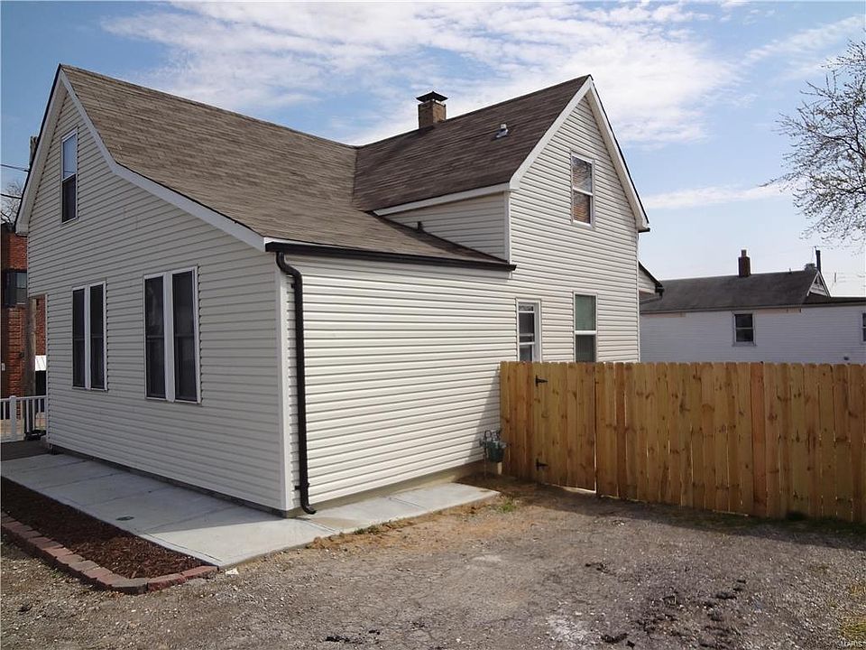 1st image of 900 Erskine Ave S
