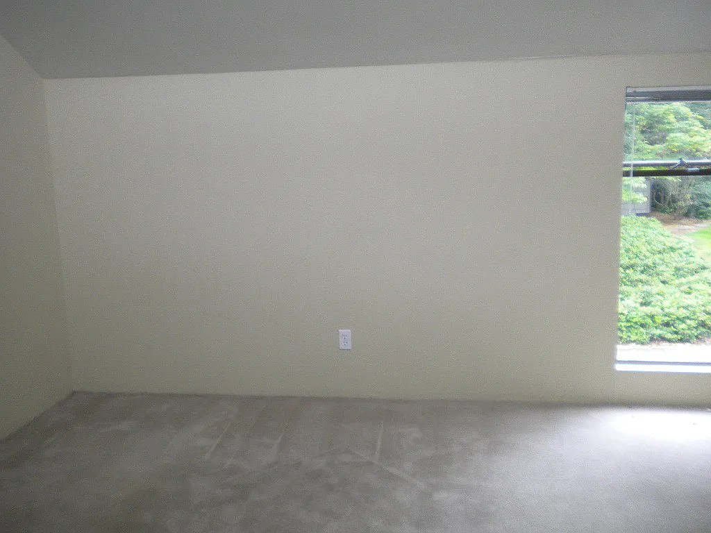 Lakefront Living in sought 60/01 complex — Photo 3