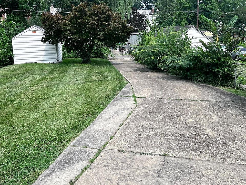 2nd image of 4421 13th Pl NE