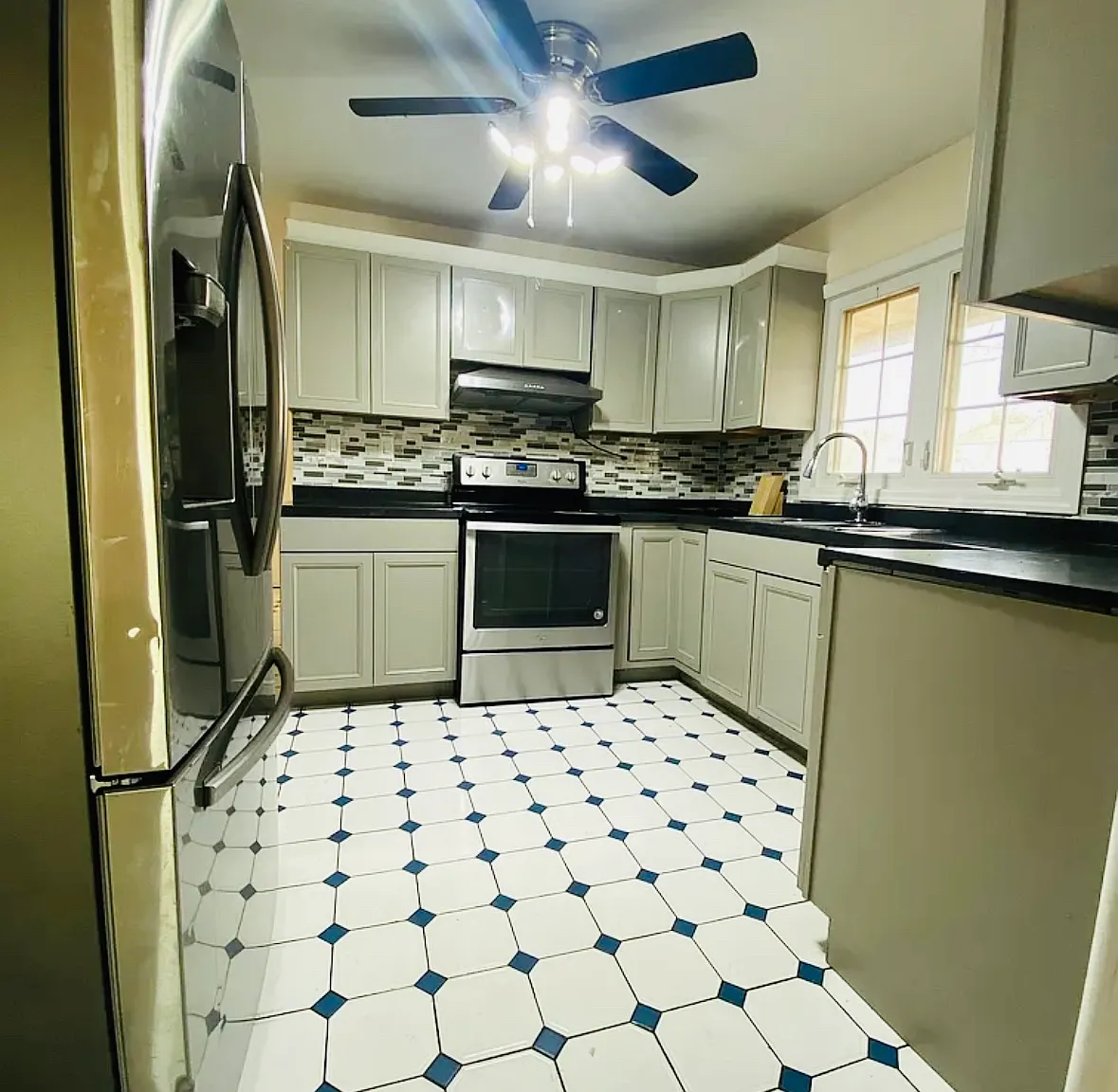 6 bed, 1307 sqft, $4,500 — Photo 2