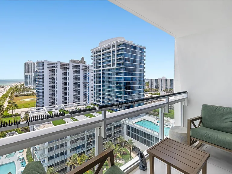6801 Collins Ave #LPH06-DOORLPH14 — Photo 25