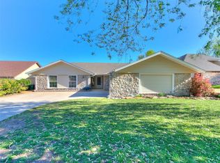 11221 Folkstone Dr, Yukon, OK 73099