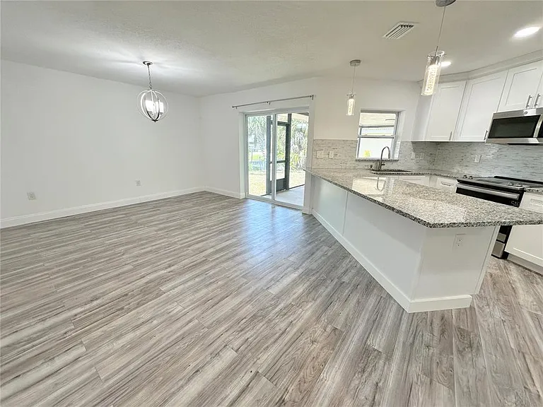 1081 Humboldt St — Photo 14