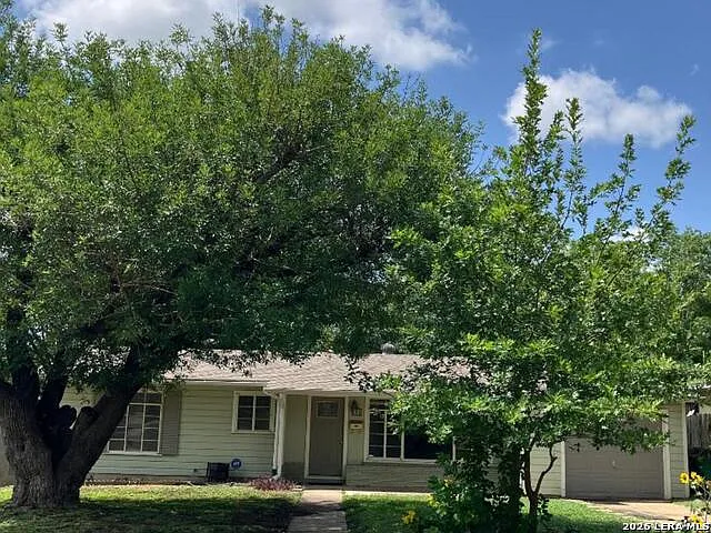 606 Blakeley Dr — Photo 1